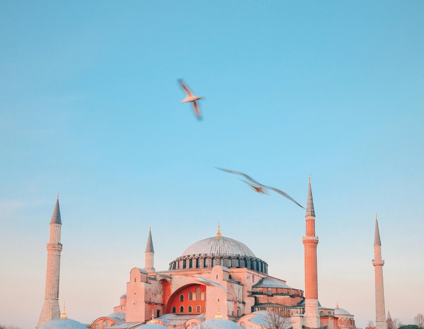 Αγιά Σοφιά φορτηγά: Μύδροι από κορυφαίο Τούρκο ιστορικό