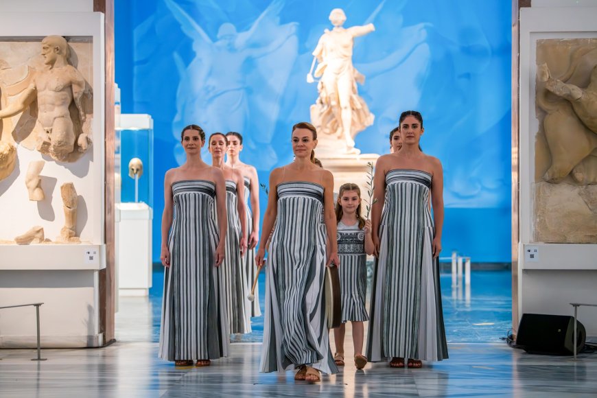 Αφή Ολυμπιακής Φλόγας 2025: Έβαλε τα κλάματα η πρόεδρος της ΔΟΕ