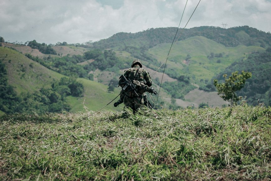 19χρονος Ραφαήλ Ρόδος: «Έφυγε χαρούμενος, πήγε ενθουσιασμένος να ρίξει χειροβομβίδες»