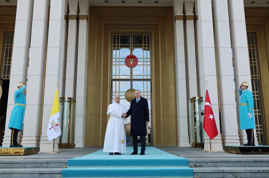Πάπας Λέων Τουρκία: Οι συμβολισμοί, οι απουσίες και ο γεωπολιτικός αντίκτυπος