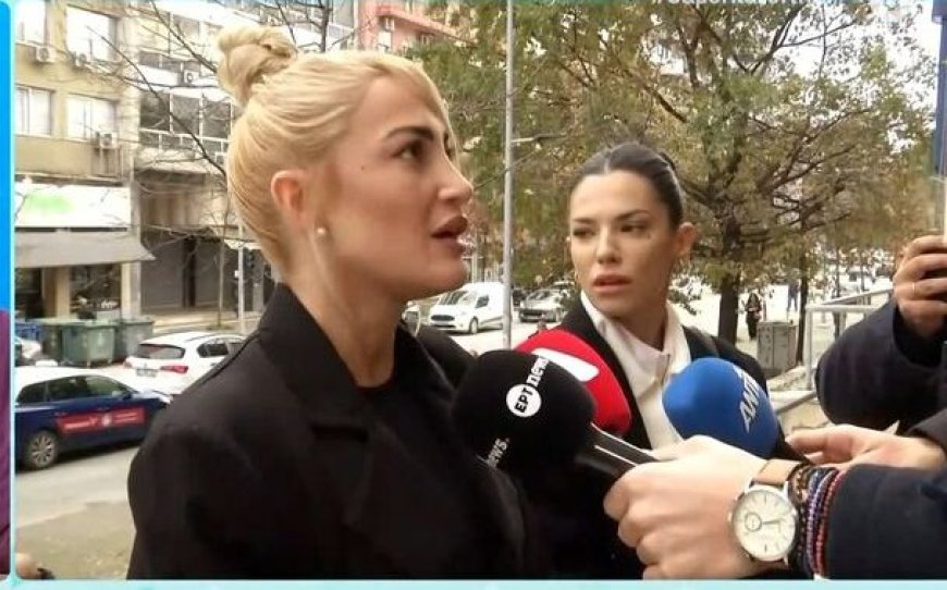 Τούνη: Ξέσπασε σε κλάματα έξω από το δικαστήριο – Ήταν εξευτελιστικό ότι έπρεπε να δουν όλοι το βίντεο