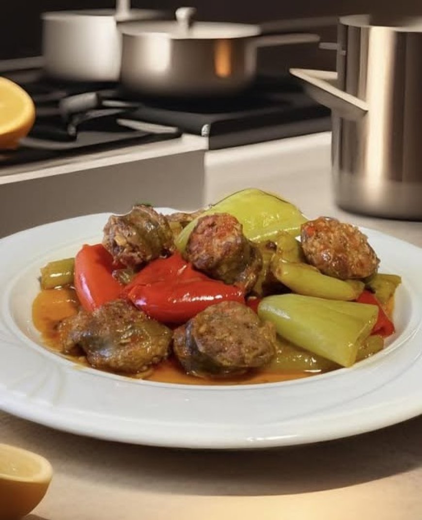 Ελαφρύ Σπετζοφάι με Χωριάτικο Λουκάνικο & Πιπεριές !!!