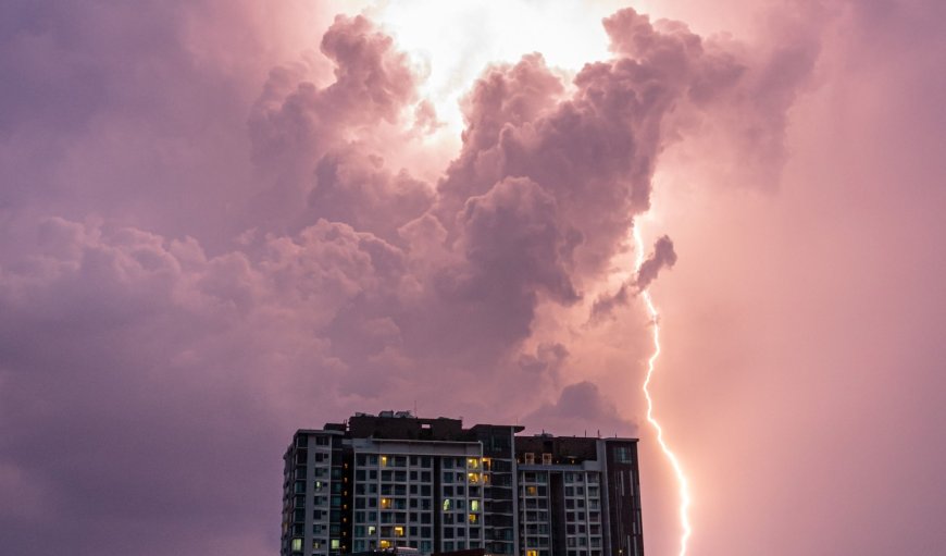 Κακοκαιρία Adel Αττική: Πτώσεις δέντρων, πλημμυρισμένοι δρόμοι