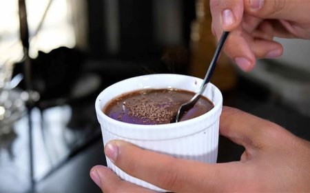 Εύκολη νηστίσιμη μους σοκολάτα μόνο με 2 μόνο υλικά, χωρίς ζάχαρη και χωρίς μίξερ!!!