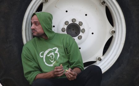 Μπλόκα αγροτών: Σκληραίνει η στάση των παραγωγών σε όλη τη χώρα