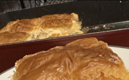 Απολαυστική κρεμώδες τυρόπιτα με μπεσαμέλ !!!