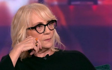 Θέμις Μπαζάκα: «Είναι δεδομένο ότι εγώ θα παίζω τη γιαγιά και ο άντρας στην ίδια ηλικία θα είναι ο εραστής»