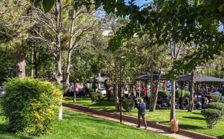 Ανάπλαση πλατειών στη Νίκαια: Εγκαίνια της πλατείας Δημοκρατίας στον Δήμο Νίκαιας-Αγ.Ι.Ρέντη