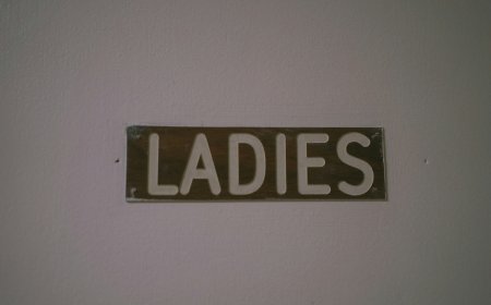 Τρανς και τουαλέτες: Απορρίφθηκε αγωγή εργαζόμενης στη Βρετανία