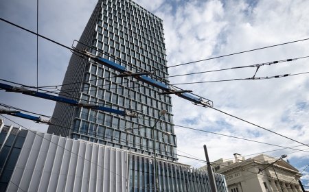 «Ο ουρανός θα αναπνεύσει»: Η κυβέρνηση βάζει στο συρτάρι το δίκτυο των τρόλεϊ