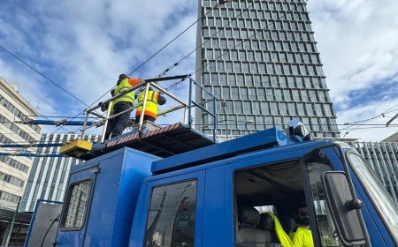 Ο Πειραιάς αποχαιρετά τα τρόλεϊ – Ξεκίνησε η αποξήλωση του δικτύου