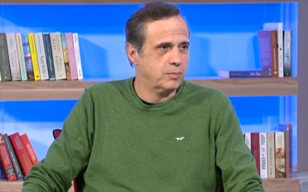 Σπύρος Πούλης: «Την ώρα που παίζαμε, ανέβηκε στη σκηνή ένας τύπος που έψαχνε τον σκύλο του, νομίζαμε ότι μας κάνουν φάρσα»