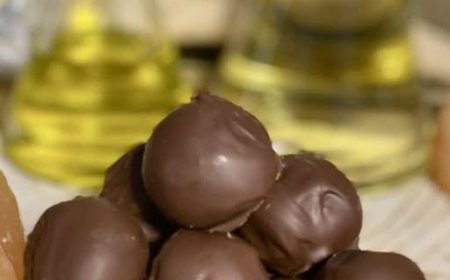 Χριστουγεννιάτικα Σοκολατάκια που Λιώνουν στο στόμα σε 5´!