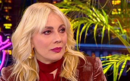 Σμαράγδα Καρύδη: «Χαίρομαι που υπάρχουν άνθρωποι που πιστεύουν, τους θαυμάζω και τους ζηλεύω, μπορεί κάποια στιγμή να μου γεννηθεί κι εμένα»