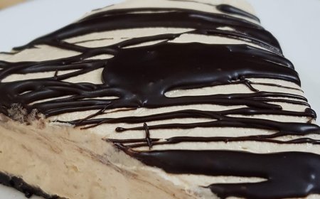 Εύκολο γλυκό για τους λάτρεις του φυστικοβούτυρου και του cheesecake!!!