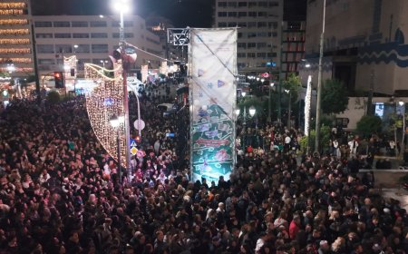 Πυροτεχνήματα, 120.000 λαμπιόνια και Λένα Ζευγαρά live στον Πειραιά