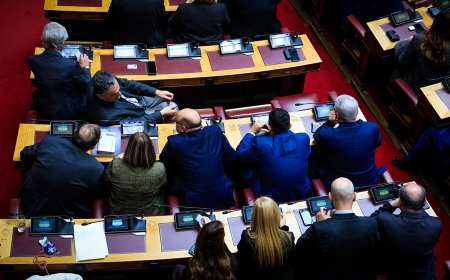 Δημοσκόπηση RealPolls: Πόσο αλλάζουν οι πολιτικοί συσχετισμοί χωρίς τους σημερινούς αρχηγούς