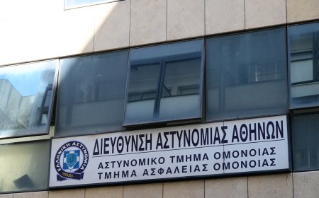«Ελληνοποίηση» παράτυπων μεταναστών στην Ομόνοια