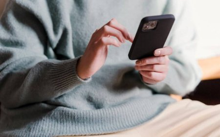 Απαλλαγή τέλους κινητής: Πώς οι νέοι μπορούν να γλιτώσουν την επιβάρυνση 10%