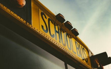 Τροχαίο με σχολικό: Λεωφορείο έπεσε σε χαντάκι