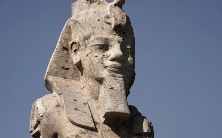 Οι Κολοσσοί του Μέμνονα ξαναστέκονται στο Λούξορ