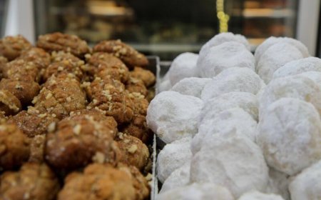 Χριστουγεννιάτικα γλυκά: Πόσο κοστίζουν φέτος τα μελομακάρονα και οι κουραμπιέδες