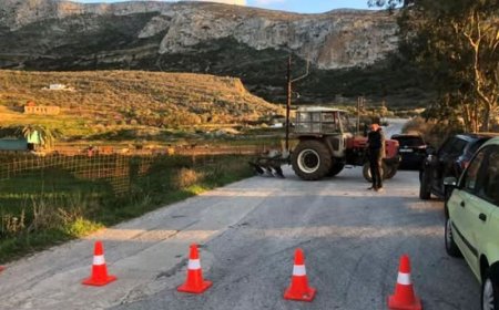 Αμοργός αγρότης: Έστησε μόνος του μπλόκο – «Το τρακτέρ είναι μόνο του στον δρόμο, αλλά είναι μάχιμο»
