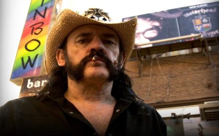 Lemmy Kilmister: Ο άνθρωπος που γεννήθηκε και πέθανε μέσα στα Χριστούγεννα έφτασε τα ντεσιμπέλ της ζωής στο τέρμα