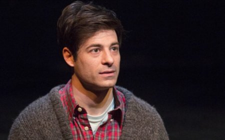 Θάνος Λέκκας: «Ήθελα να είμαι γοργόνα, το μακρύ μαλλί να κυματίζει μέσα στο νερό»