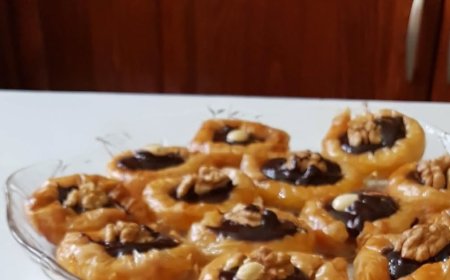 Σιροπιασμένες και τραγανές φωλίτσες γεμάτες σοκολάτα!!!