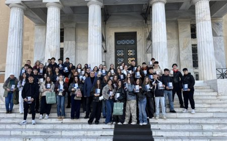 Τους μαθητές και τις μαθήτριες του 2ου Γυμνασίου Κομοτηνής υποδέχθηκε στη Βουλή ο Ευριπίδης Στυλιανίδης