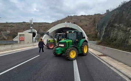 Αγρότες: Ημέρα αναδιάταξης στα μπλόκα για τη διέλευση των εκδρομέων – «Αγκάθι» οι εκτροπές κυκλοφορίας