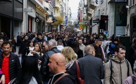 Ωράριο καταστημάτων παραμονή Χριστουγέννων 2025: Μέχρι πότε θα λειτουργήσουν σούπερ μάρκετ, μαγαζιά και εμπορικά