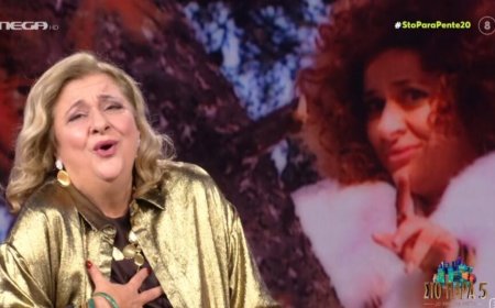 Στο Παρά Πέντε 20 Χρόνια Μετά: Η Ελισάβετ Κωνσταντινίδου αναβίωσε την ξεκαρδιστική σκηνή με τη Ζουμπουλία ως Τάμτα πάνω στο δέντρο