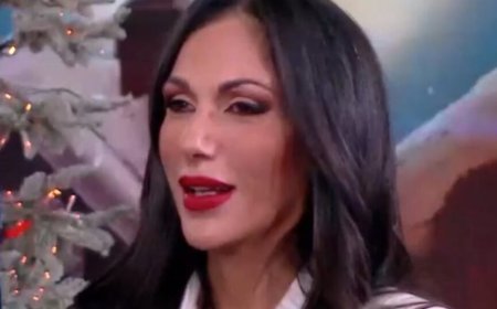 Συγκινημένη η Ανθή Βούλγαρη στον αέρα με τη μαντινάδα για τον γιο της