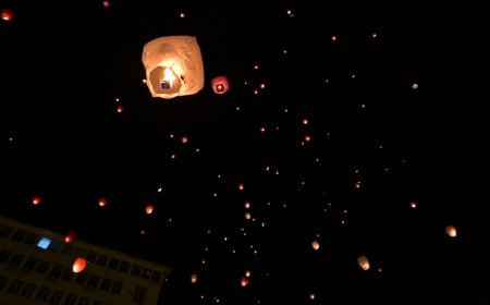 Νύχτα των Ευχών 2025: Μαγικές εικόνες στην Αθήνα