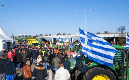 Τη Δευτέρα «κόβουν» την Ελλάδα στα δύο οι αγρότες – 14 μπλόκα και 4 αγροτικοί σύλλογοι λένε «ναι» σε διάλογο με την κυβέρνηση