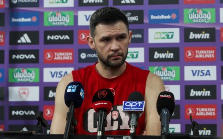 Κώστας Παπανικολάου: «Νιώθω συνέχεια τύψεις ως προς τα παιδιά μου, ως προς τη γυναίκα μου, σε ζορίζει όταν το θεωρούν φυσιολογικό ότι λείπεις»