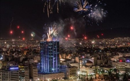 Πρωτοχρονιά στον Πειραιά: Μια βραδιά φωτός και πυροτεχνημάτων