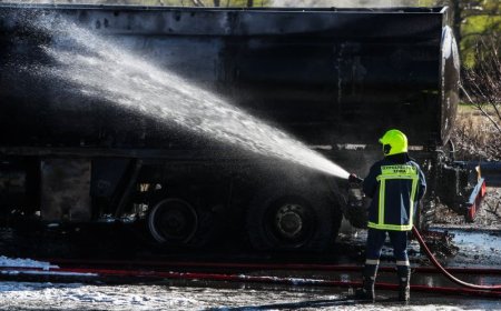 Φωτιά σε βυτιοφόρο στην Εθνική Οδό: Συναγερμός στην Πυροσβεστική