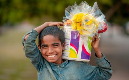 Χριστούγεννα στη Γάζα: Ο Άγιος Βασίλης στα ερείπια