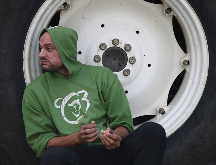 Μπλόκα αγροτών: Σκληραίνει η στάση των παραγωγών σε όλη τη χώρα