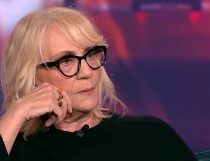 Θέμις Μπαζάκα: «Είναι δεδομένο ότι εγώ θα παίζω τη γιαγιά και ο άντρας στην ίδια ηλικία θα είναι ο εραστής»