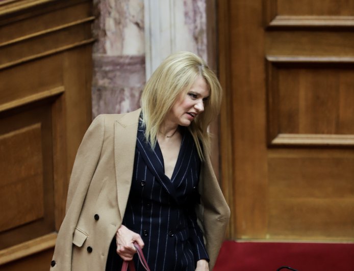 Karma is a beast: H Τζάκρη «ξαναχτύπησε» για τον εξώστη στο βιβλίο Τσίπρα