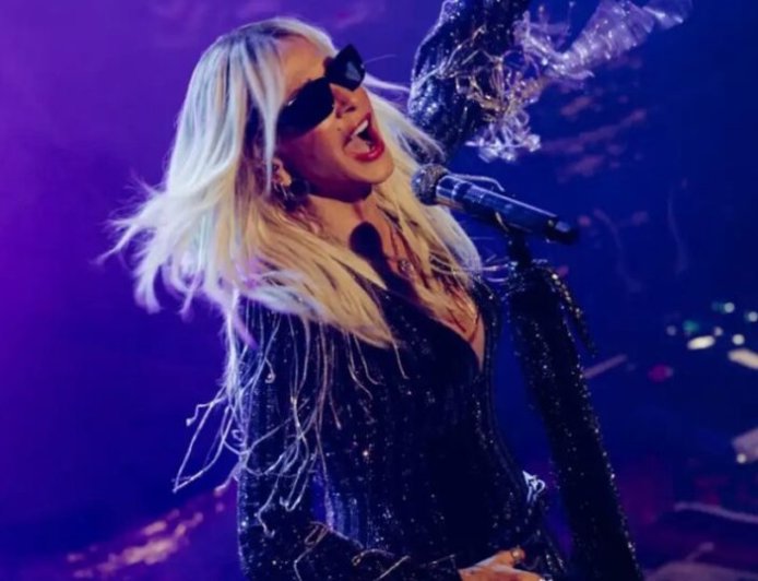 Άννα Βίσση: Λαμπερή πρεμιέρα για την απόλυτη Ελληνίδα σταρ στο Hotel Ermou – Βίντεο