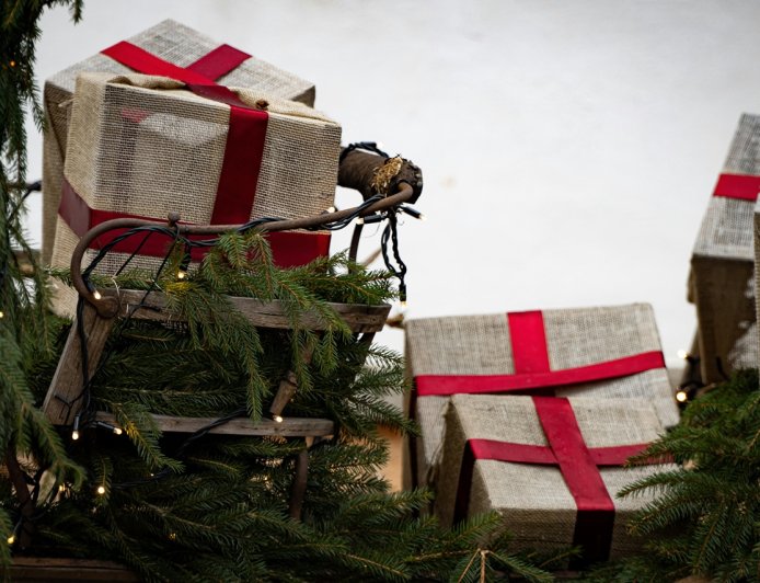 Εορταστικό ωράριο Χριστουγέννων 2025 Αθήνα: Ποιες Κυριακές θα είναι ανοιχτά τα καταστήματα