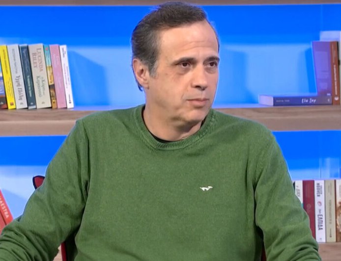 Σπύρος Πούλης: «Την ώρα που παίζαμε, ανέβηκε στη σκηνή ένας τύπος που έψαχνε τον σκύλο του, νομίζαμε ότι μας κάνουν φάρσα»