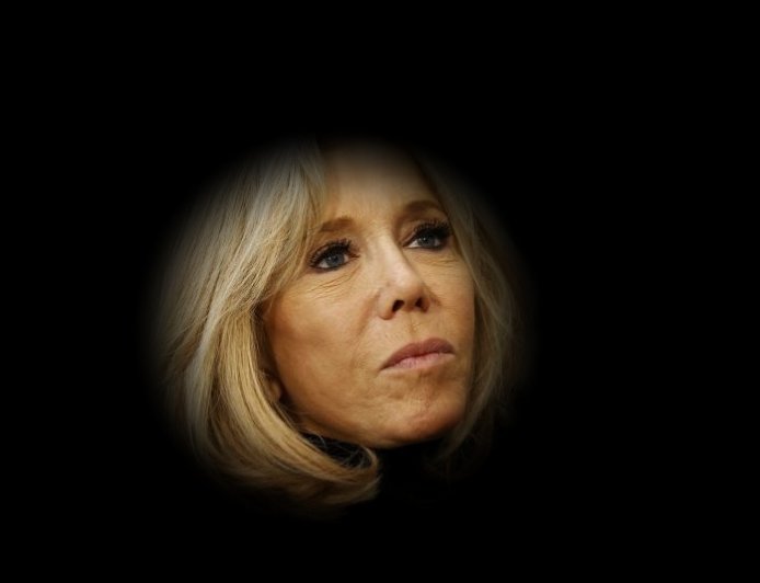 Μπριζίτ Μακρόν για φεμινίστριες: Έξαλλοι στη Γαλλία με το σχόλιό της έξω από θέατρο