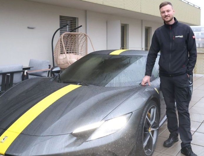Αυστρία Ferrari: Επιχειρηματίας πάρκαρε το πολυτελές του όχημα στο μπαλκόνι του