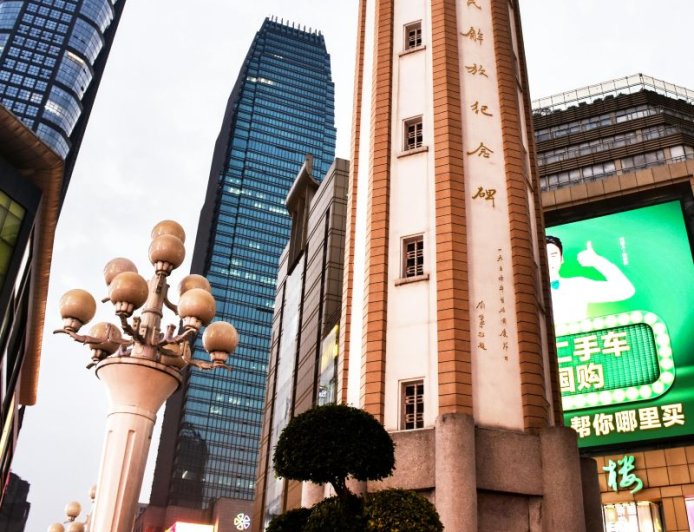 Κίνα: Γυναίκα κρεμάστηκε από τον 10ο όροφο προσπαθώντας να ξεφύγει από τη σύζυγο του εραστή της